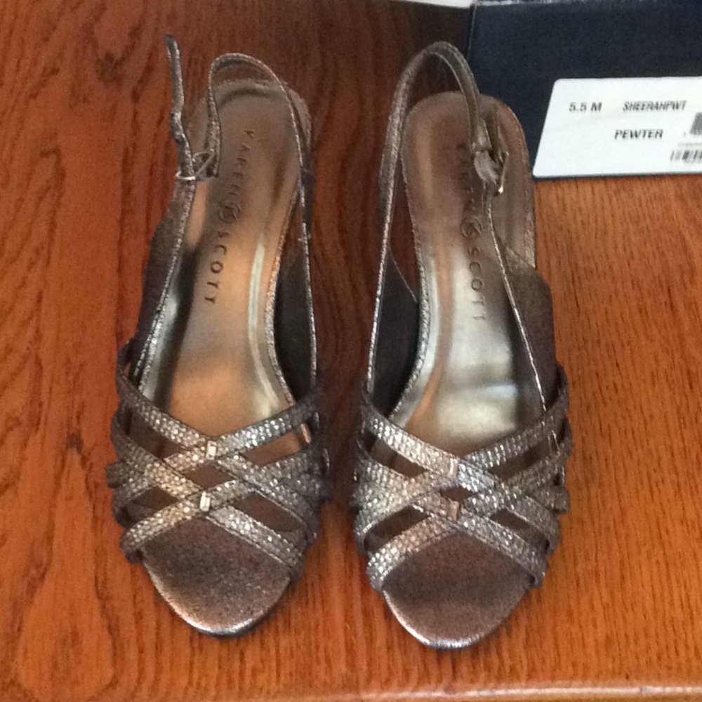 NWT Sheerah dress sandals 5.5 Pewter